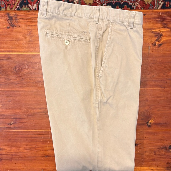 Men’s Southern Tide khaki pants - Picture 3 of 4